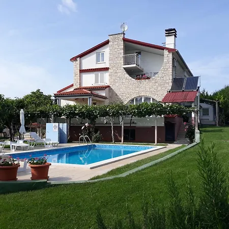 Garden Apartment *